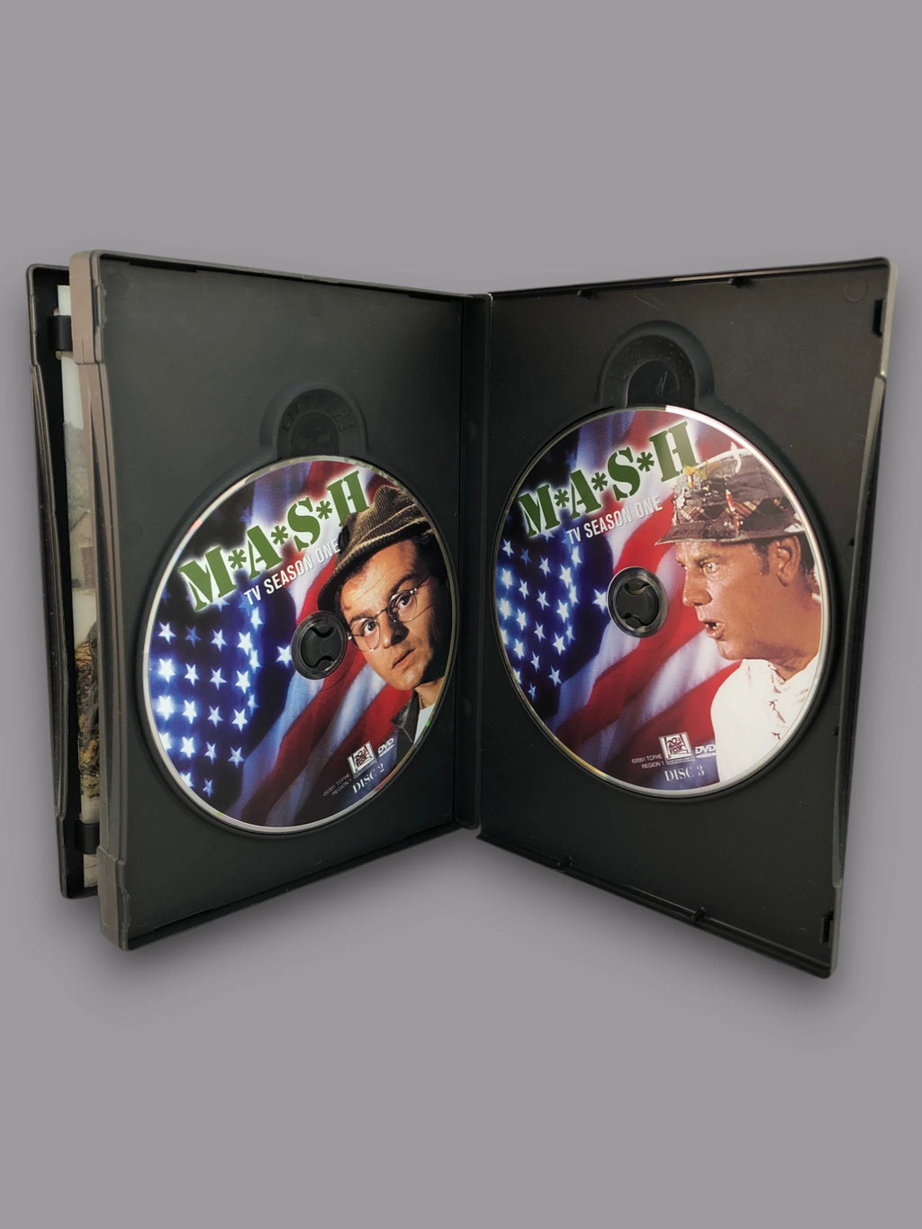 M*A*S*H – Season One Collector’s Edition (DVD) image 4