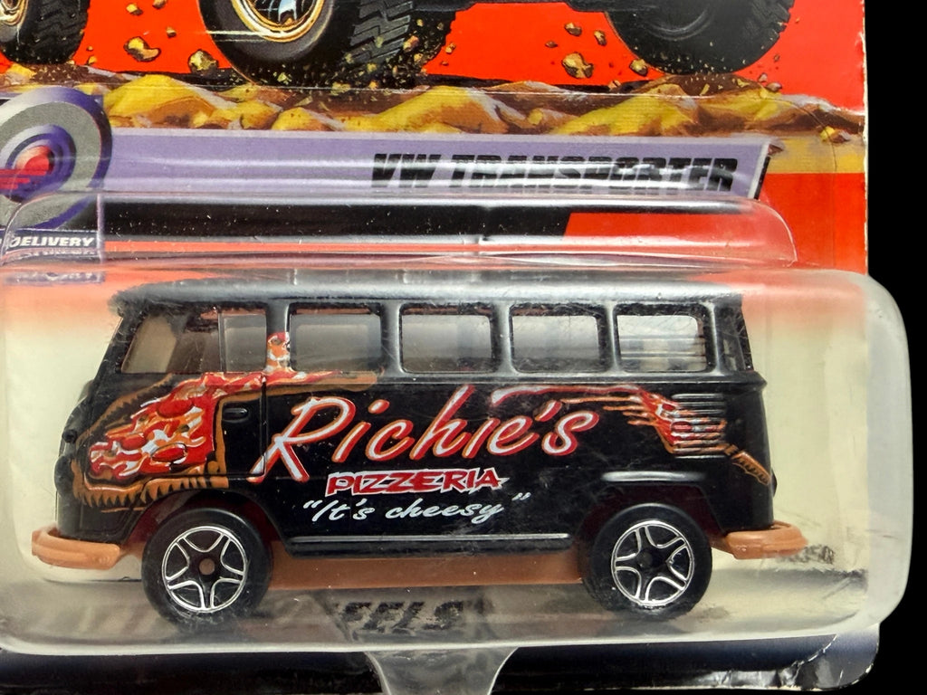 Matchbox VW Transporter – Richie’s Pizzeria | #57 of 100 Vehicles | Delivery-Themed Die-Cast image 2