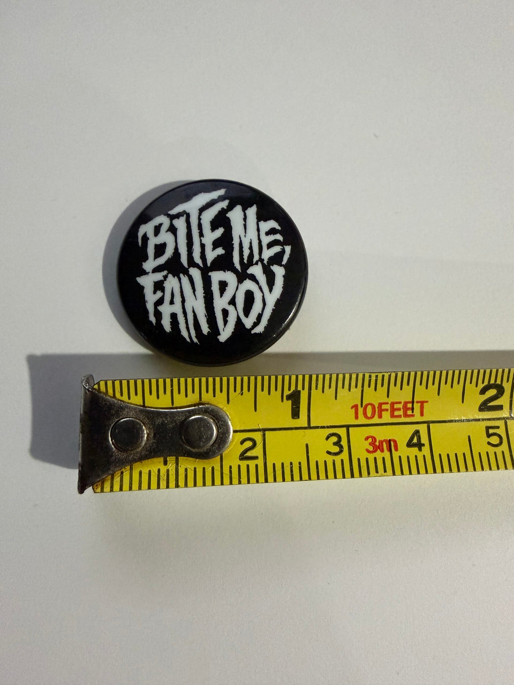 💥 Lobo “Bite Me, Fanboy” Metal Button (1992) – DC Comics 💥 image 3